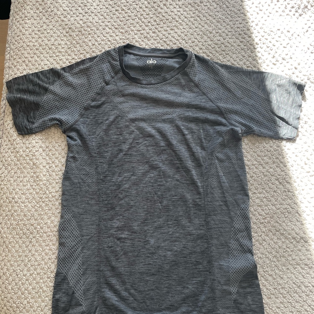 Alo Yoga athletic shirt